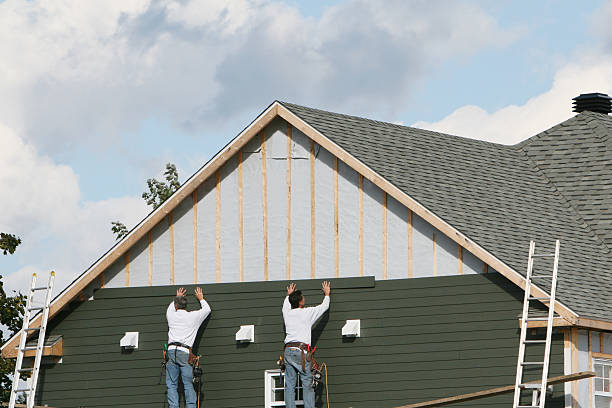Professional Siding Contractor technician working in Waverly, IL